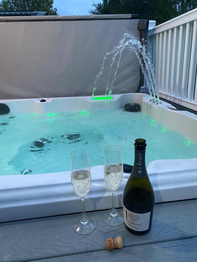 Graceland Lodge With Hot Tub Barmby on the Moor Luaran gambar
