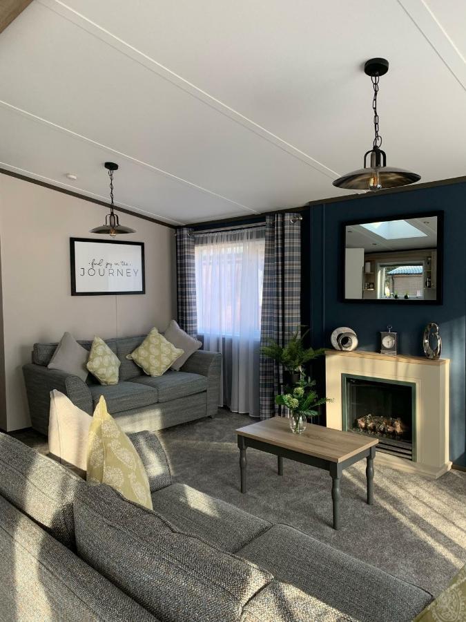 Graceland Lodge With Hot Tub Barmby on the Moor Luaran gambar