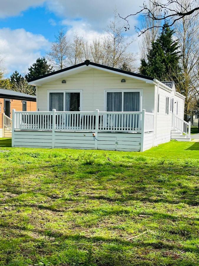 Graceland Lodge With Hot Tub Barmby on the Moor Luaran gambar